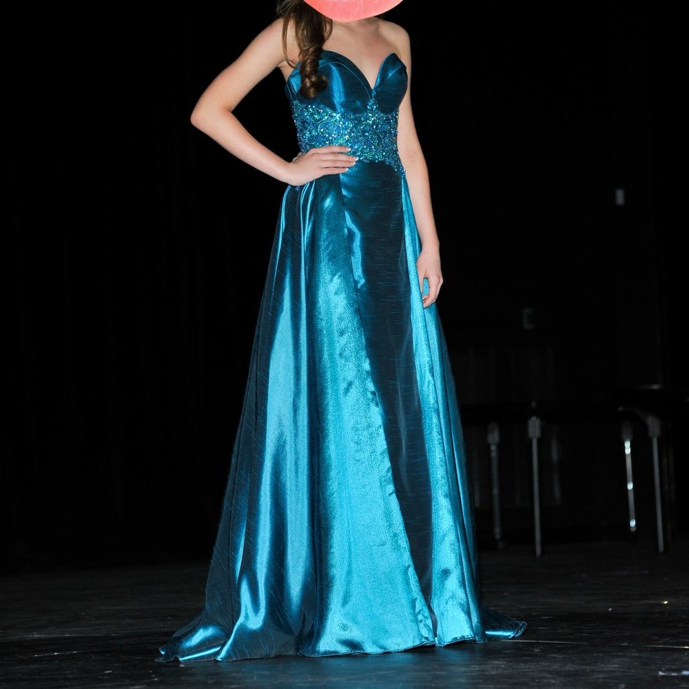 Tony Bowls Teal evening gown size 4